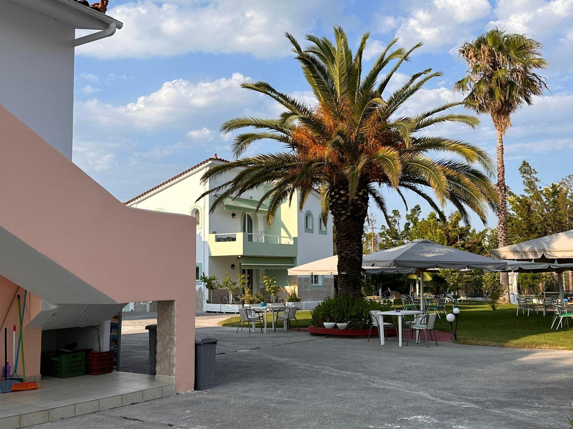 7Syn7 Aparthotel Oreí Kültér fotó