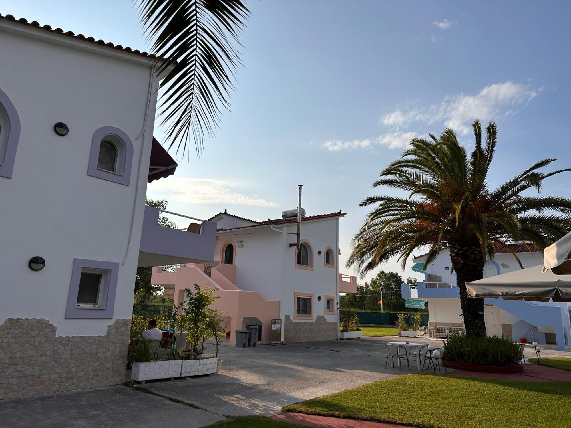 7Syn7 Aparthotel Oreí Kültér fotó