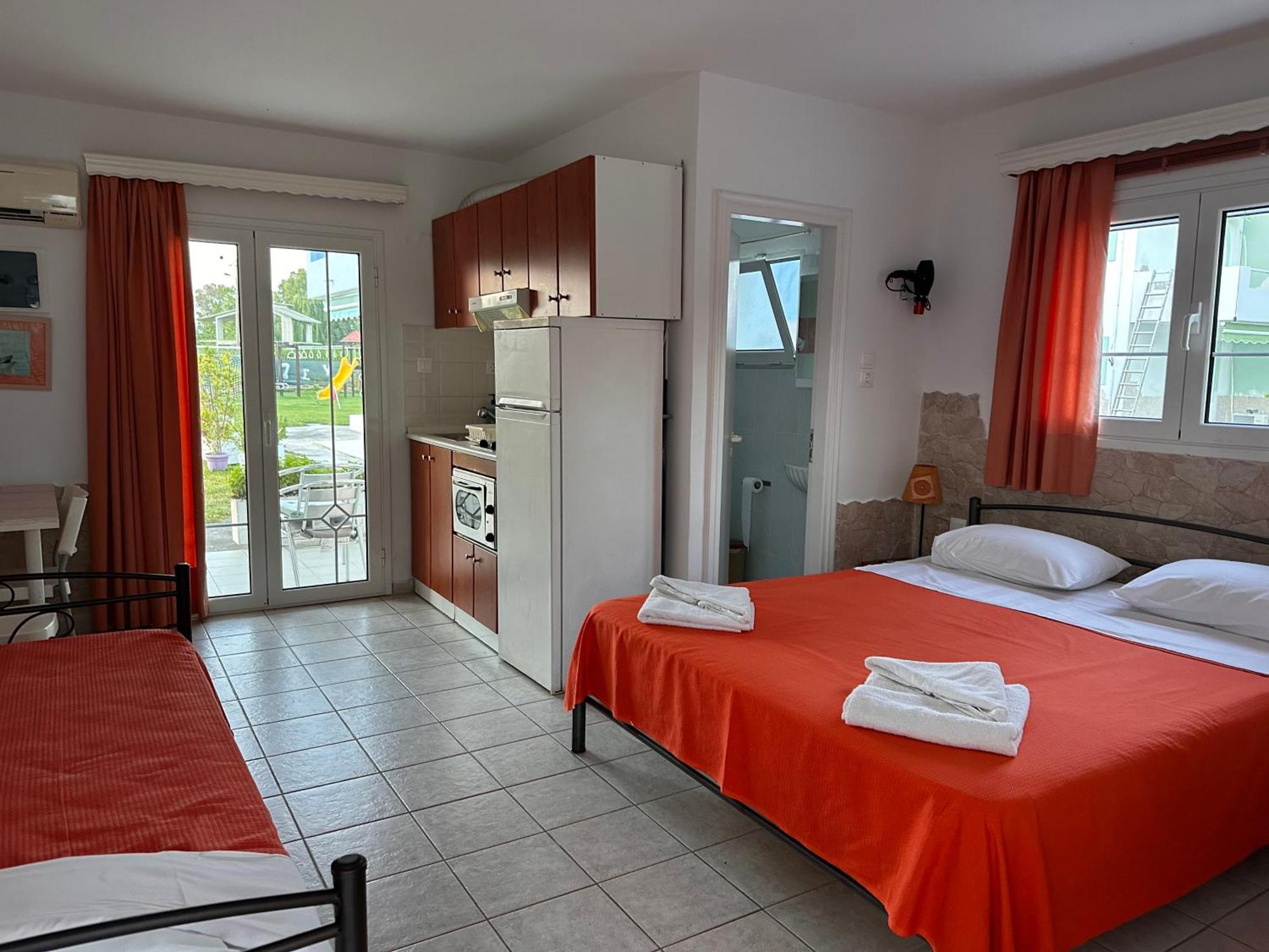 7Syn7 Aparthotel Oreí Kültér fotó